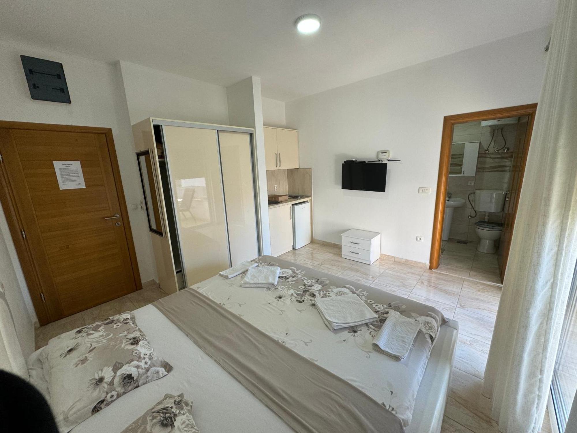 Harasta Lux Apartment Bar Exterior photo