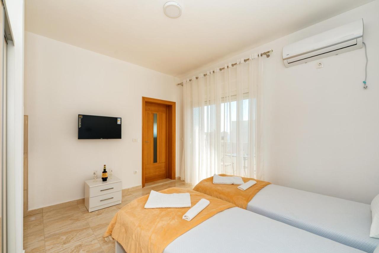 Harasta Lux Apartment Bar Exterior photo